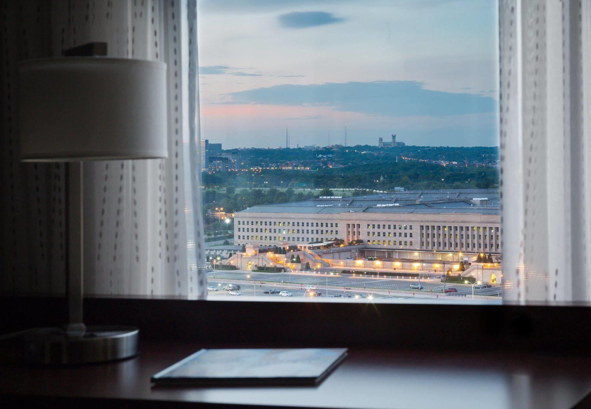 Residence Inn Arlington Pentagon City Экстерьер фото